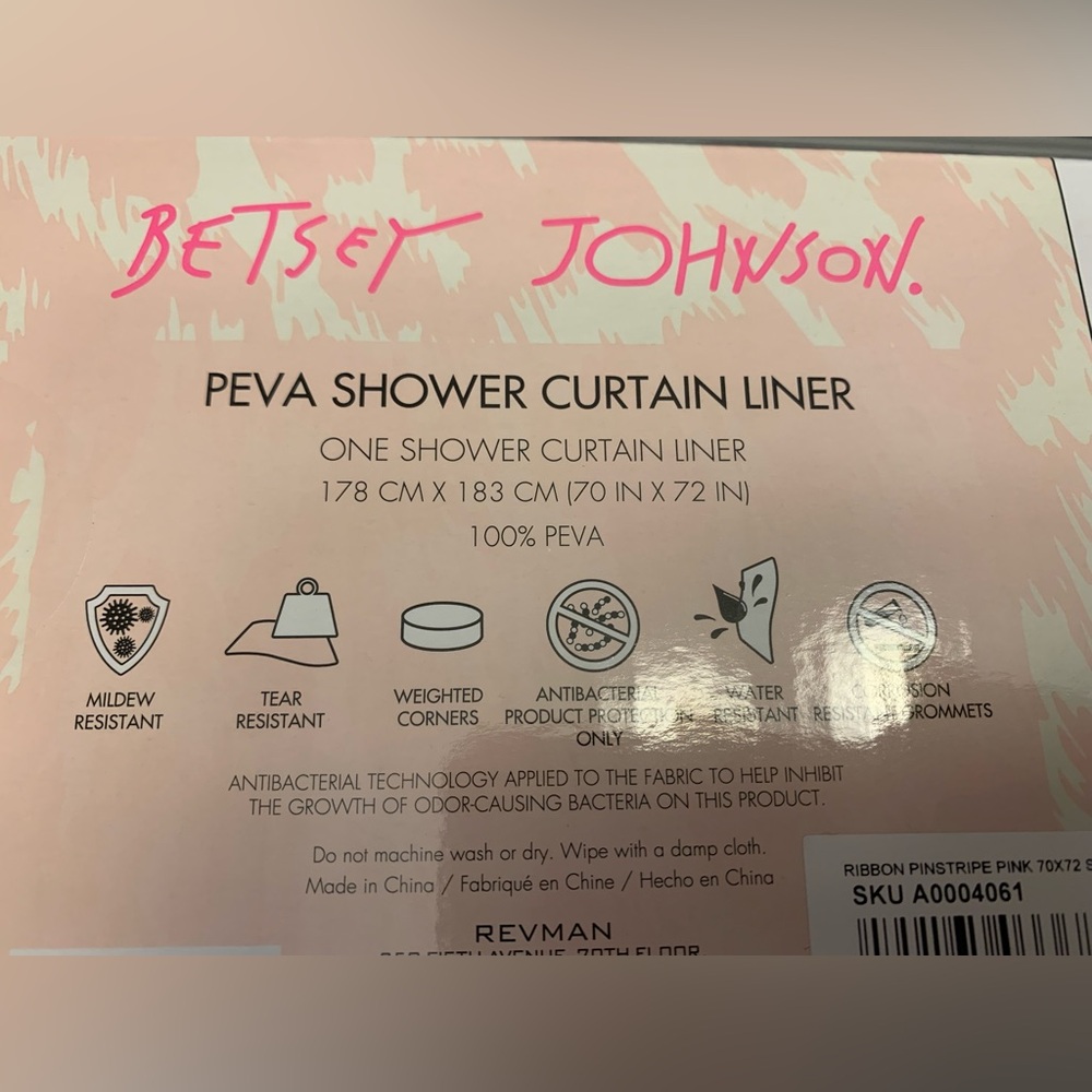 Betsey Johnson Bath Set - Picture 3 of 5